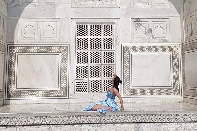 Delhi Agra Same Day Tour By Toyota Luxury Car. - FAQ