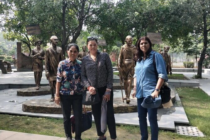 Delhi Day Tour with lunch Guide Entry Fees- Guided Tours by Car - A Deep Dive into the Tour Experience