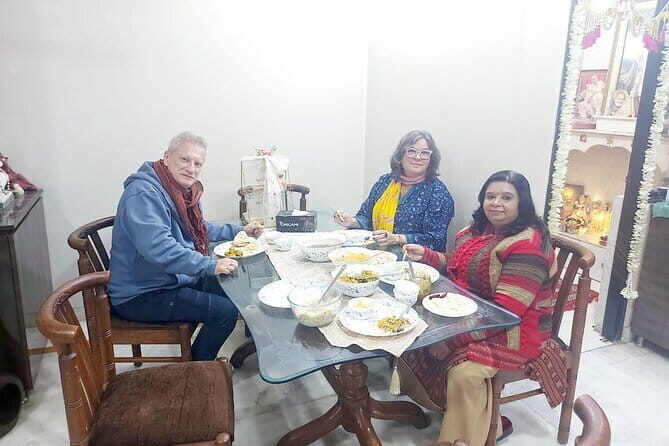 Delhi : Learn, Cook, Dine with Indian MOM with Local Family - An In-Depth Look at the Experience