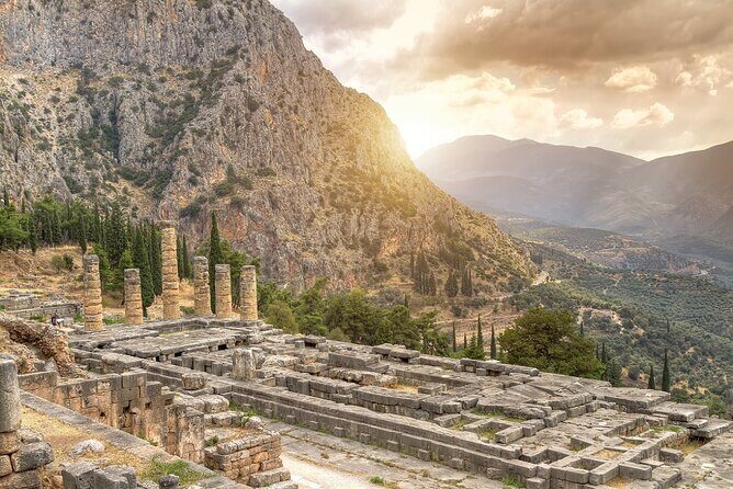 Delphi & Corycian oracle Leonidas & 300 Battlefield private tour - A Closer Look at the Itinerary