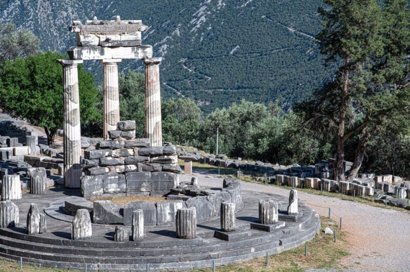 Delphi Skip-The-Line Private Tour - Expert Guide & Admission - Delving into the Museum and Sculptures