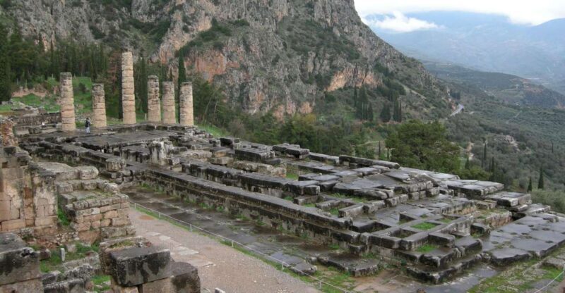 Delphi: Spanish guided one day tour - The Journey to Delphi: What to Expect