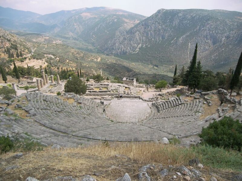 Delphi: Spanish guided one day tour - Lunch and Rest Stops
