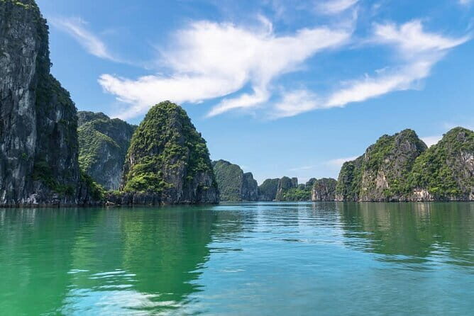 Deluxe Bai Tu Long Bay Cruise with 6 Hours Cruising - Introduction