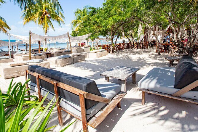 Deluxe Catamaran tour to Isla Mujeres with Open Bar and Lunch - FAQ