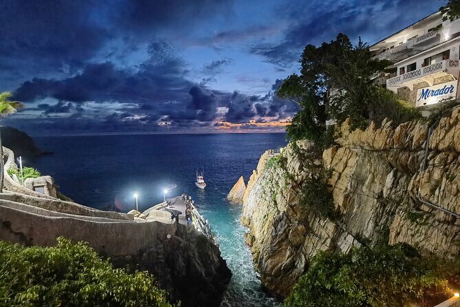 DeLuxe Cliff Divers+Sunset Exhibition byNight w/Different Options - Frequently Asked Questions