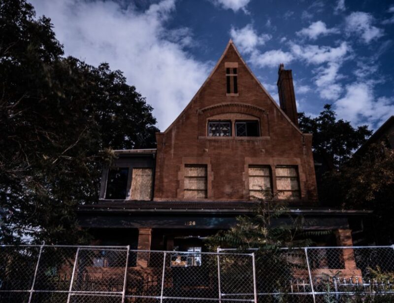 Denver: Spirits & Spirits Haunted Pub Crawl - The Pubs and Atmosphere