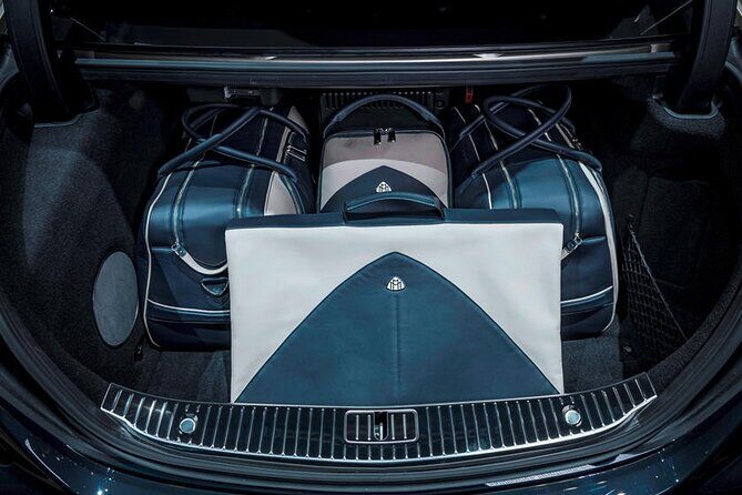Departure: Singapore City to Singapore Airport by Luxury Vehicle - The Experience of the Ride