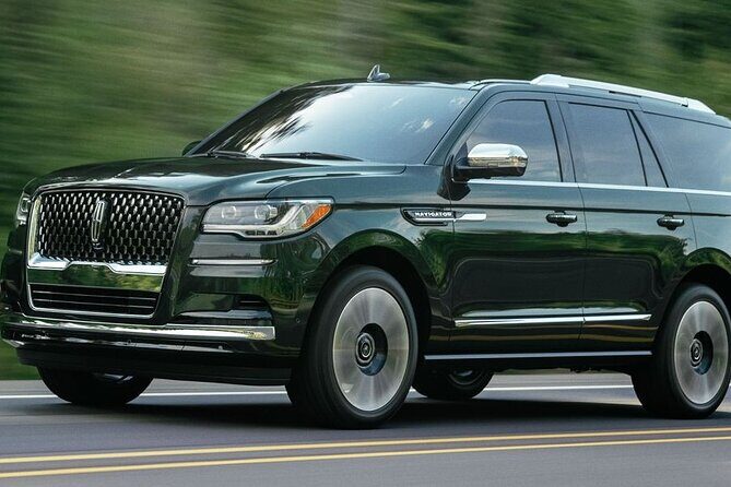 Departure Transfer from Milwaukee to Milwaukee Airport MKE by SUV - In-Depth Look at the Milwaukee Airport SUV Transfer