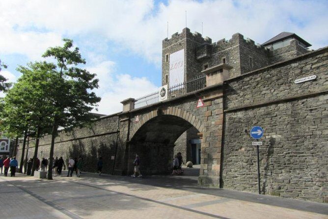 Derry Londonderry Private Luxury Full Day Tour From Belfast - Exploring Derry Londonderry: A Full-Day Private Tour from Belfast
