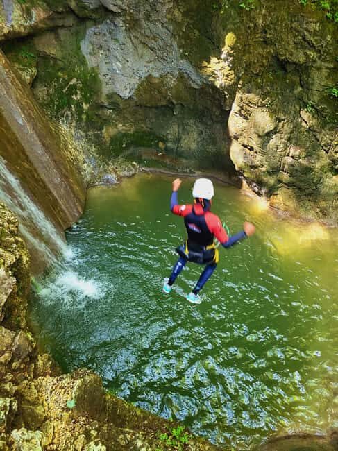 Descent of the Versoud canyon - What to Expect from the Versoud Canyon Canyoning Experience