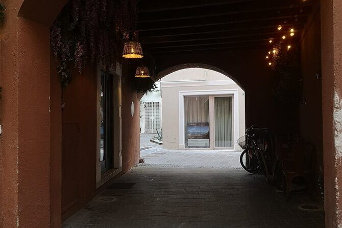 Desenzano Sunset Walking and Boat Tour with a Drink On Board - Who is this tour best for?