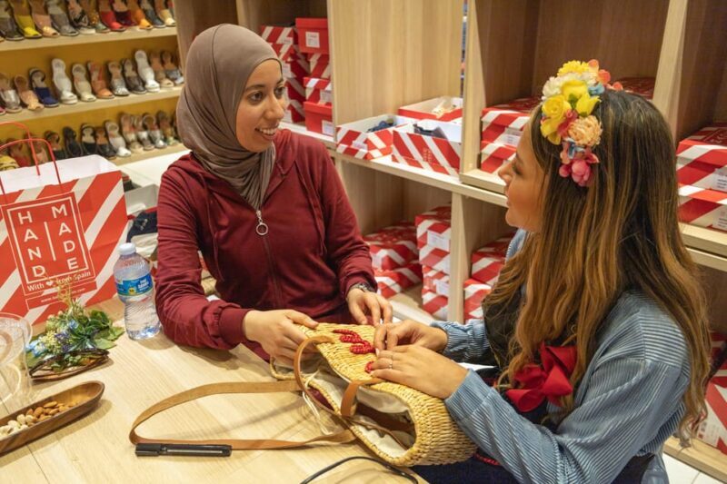 Design and Craft a Raffia Bag in Valencia - Value and Practicality