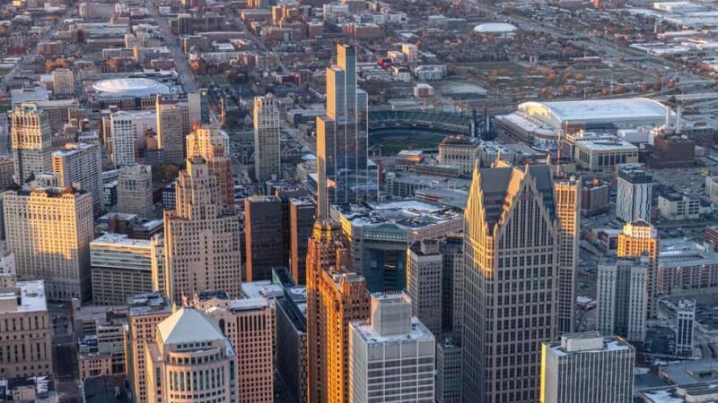 Detroit: Helicopter Rides Over City Landmarks - Key Points