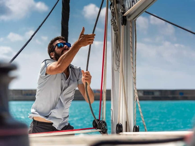 Dia Island Catamaran  Premium Lunch, Open Bar, Small Group - Key Points