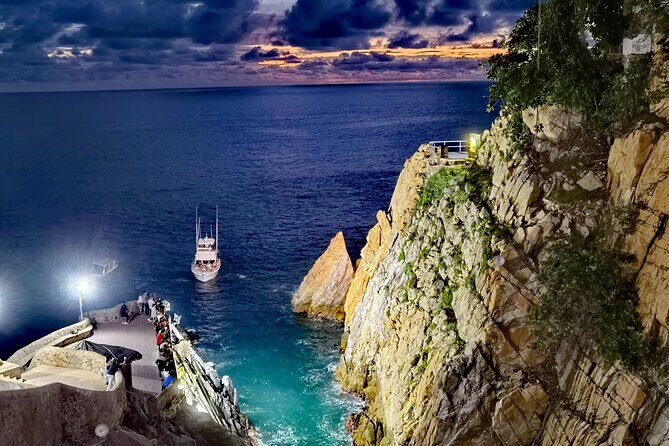 Different Versions of Sunset in "La Quebrada" High Cliff Divers - Practical Details and Traveler Insights