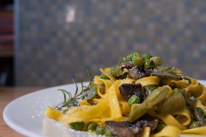 Dine & Enjoy a Cooking Demo at Local's Home in Pisa - Who Should Book This?