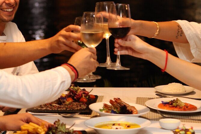 Dinner Cruise 1h45 on the Mekong including 4 courses - The boat and atmosphere