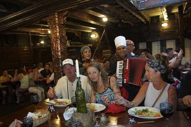 Dinner with pirates! Night Show and Dinner - Who Will Love This Tour?