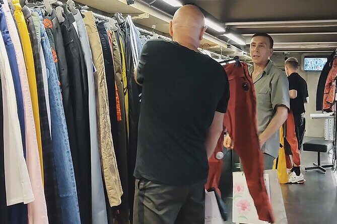 Discounted Luxury Fashion Shopping Hunt - Who Will Enjoy This Tour?