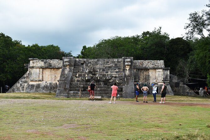 Discover Chichén Itzá & a Sacred Cenote. Lunch and transportation included. - Key Points