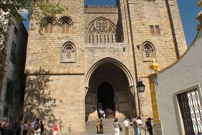 Discover Évora: Private Historical Tour from Lisbon - The Sum Up