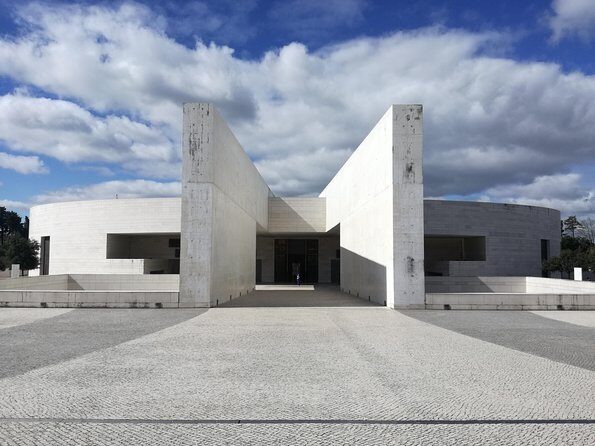 Discover Fátima, Batalha, Nazaré and Óbidos by VAN -Full Day Tour - Frequently Asked Questions