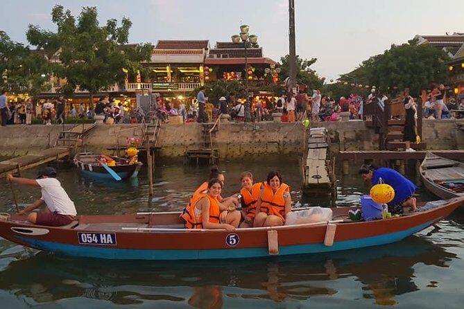 Discover Hoi An Walking Tour, Sampan Boat Ride, Night Market &Colourful Lanterns - Wandering through Hoi An Ancient Town