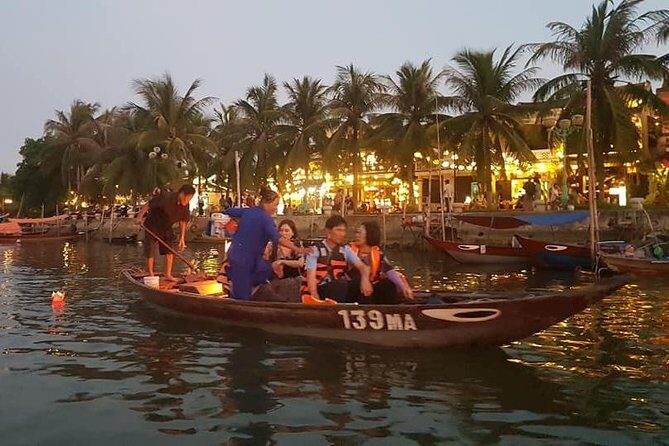 Discover Hoi An Walking Tour, Sampan Boat Ride, Night Market &Colourful Lanterns - Crossings and Hidden Corners