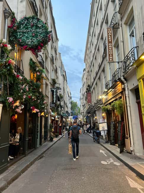 Discover Paris with a local guide - Private 5h Tour - FAQs