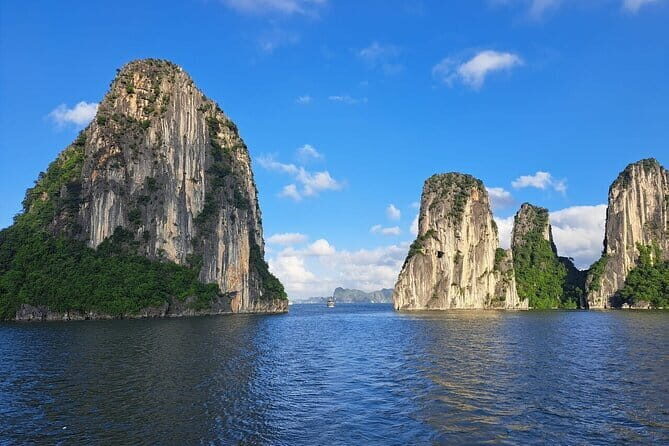 Discover Pristine Nature Bai Tu Long Bay with La Muse Cruise - Exploring Thien Canh Son Cave: Adventure and Photography Opportunities
