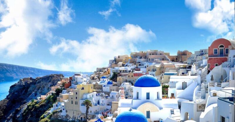 Discover Santorini's Instagram Gems - Key Points