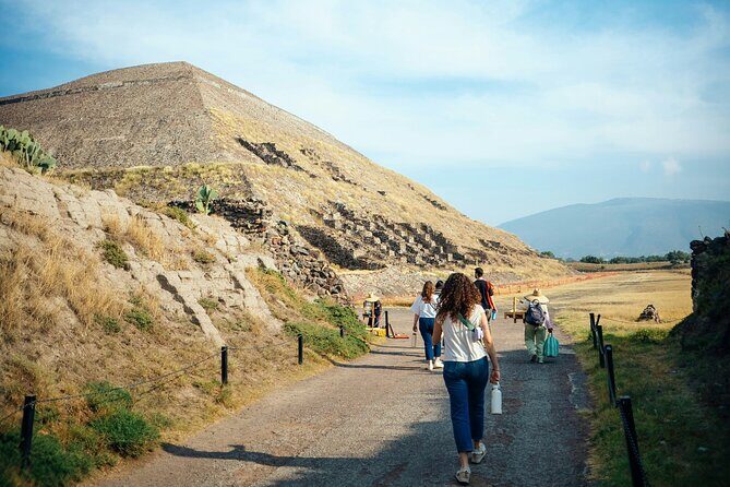 Discover Teotihuacan and the Basilica of Guadalupe from CDMX - The Experience in Context