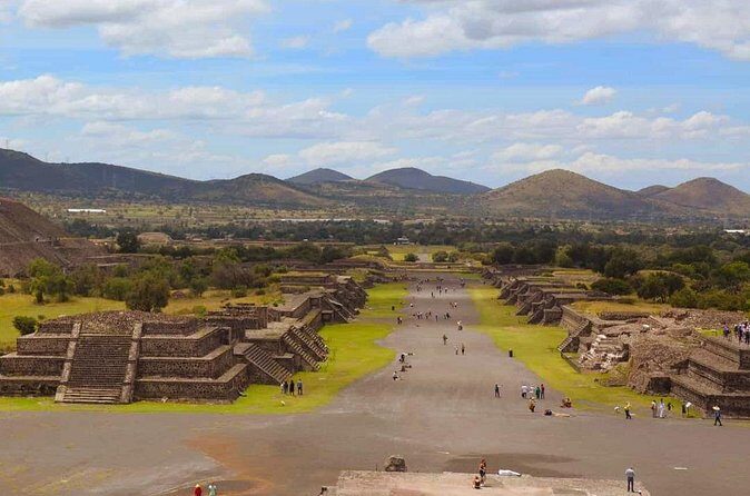 Discover Teotihuacán Pyramids and Shaman - Private Tour - The Guide’s Role