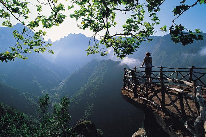 Discover the east - The Guide and Transportation