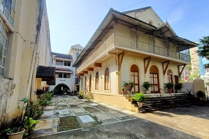 Discover the Hidden Gems of Bandra on an Engaging Walking Tour - Who Should Consider This Tour?