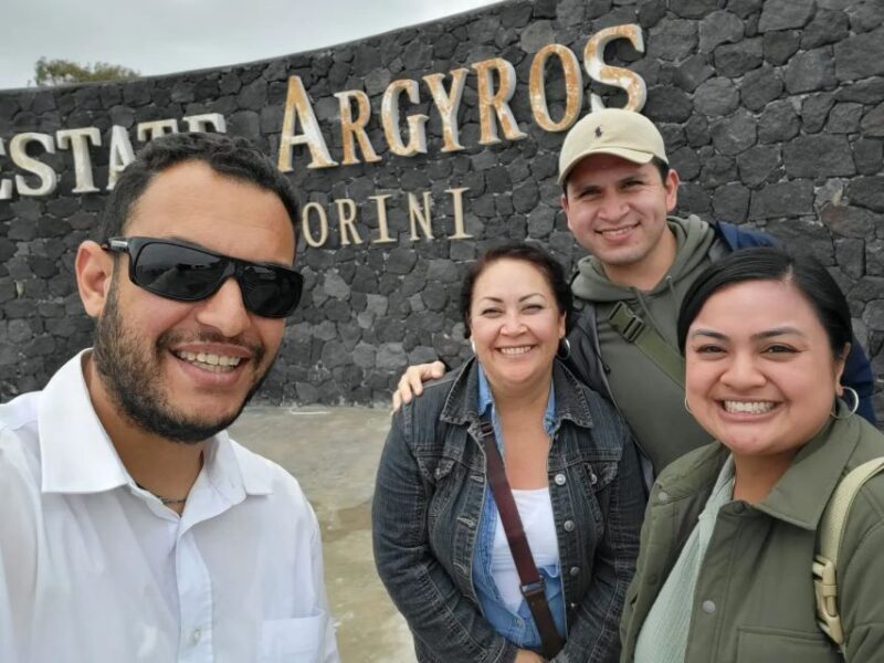 Discover the island of Santorini in six hours with locals - Key Points