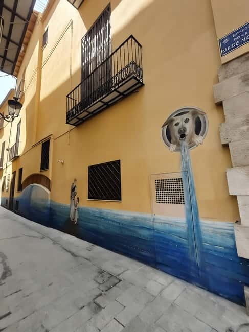 Discover Valencia yourself with a Playful walking tour! - Key Points