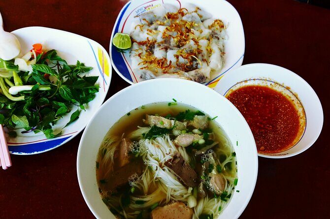 Discovery more Guangzhou evening foodie tour with locals - Authentic Local Flavors and Hidden Spots