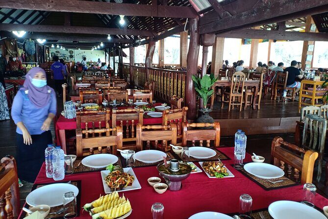 Discovery Phuket & Fantasea Show with Dinner - Relaxing at Kamala Beach