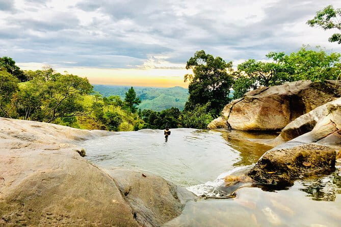 Diyaluma Waterfall & Natural Pool Bath. - Key Points