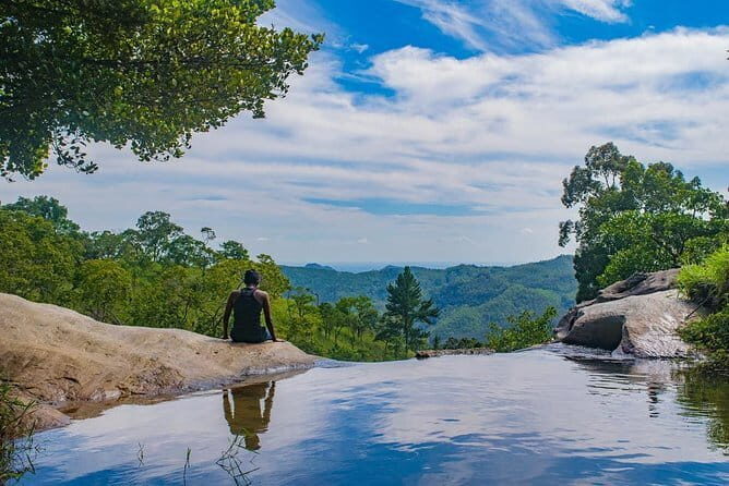 Diyaluma Waterfall & Natural Pool Bath. - Exploring Diyaluma Waterfall: The Natural Wonder