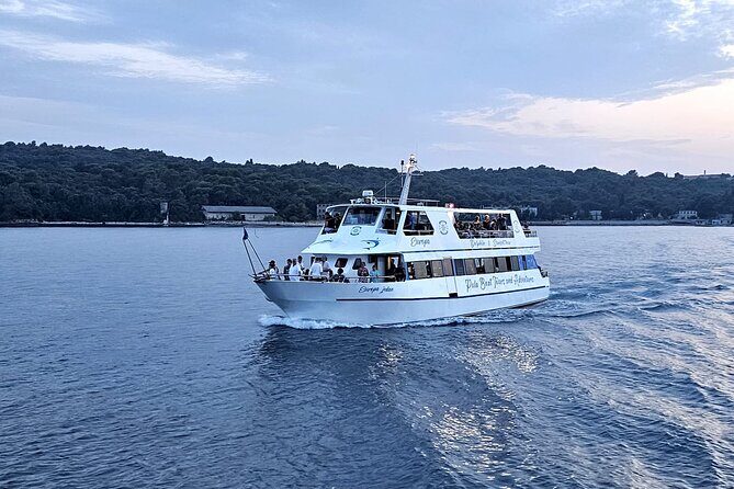 Dolphin Watching & Sunset Boat Tour With Dinner and Drinks - The Crew and Overall Experience