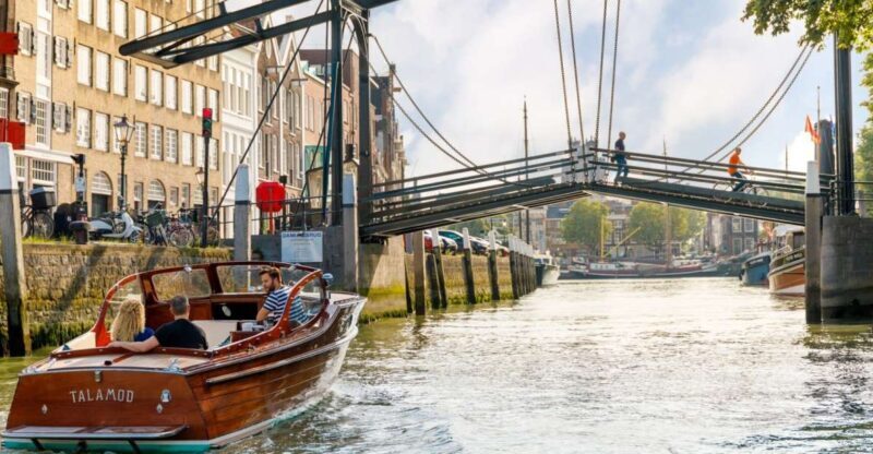 Dordrecht: City Walking Tour with Boat Ride - Exploring Dordrecht: An In-Depth Look at the Tour
