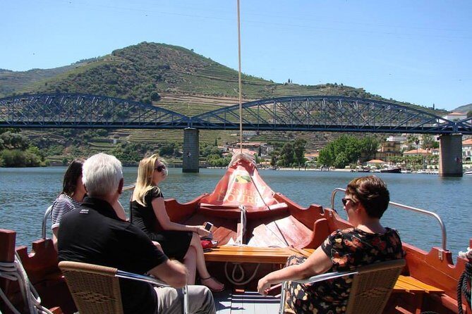 Douro Valley: Historical Sites, Wine Experience, Lunch & Cruise - Transportation and Group Size