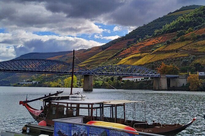 Douro Valley Prime Tour: Wine Tastings, Boat and Lunch from Porto - The Guides: Knowledge and Personal Touches