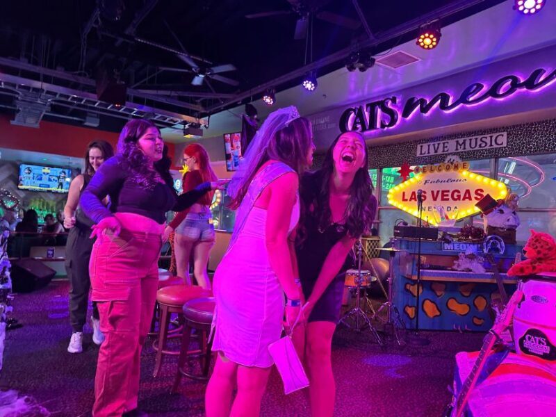 Downtown Las Vegas: Bar Crawl on Fremont St. - A Deep Dive into the Fremont Street Bar Crawl Experience
