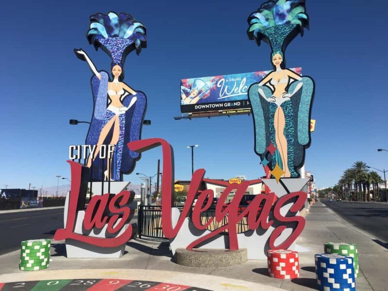 Downtown Las Vegas walking tour in French - Key Points