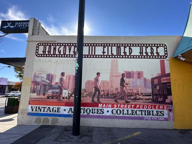Downtown Las Vegas walking tour in French - A Romantic Start at Historic Chapels