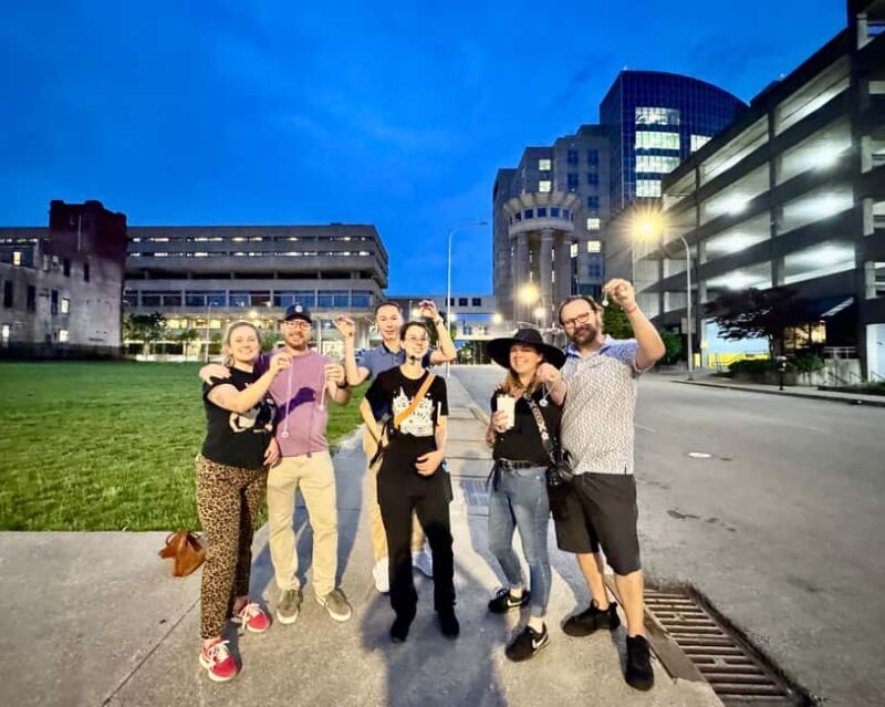 Downtown Louisville: Misfits and Mayhem Walk with Cocktail - The Experience of the Walk